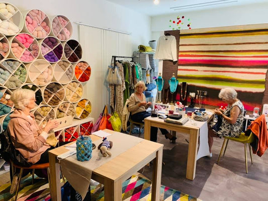 Les Bienfaits Insoupçonnés du Tricot sur le Bien-être et la Détente - Wool Corner